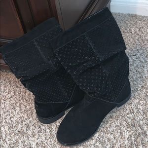 Comfy Suede black slouch booties